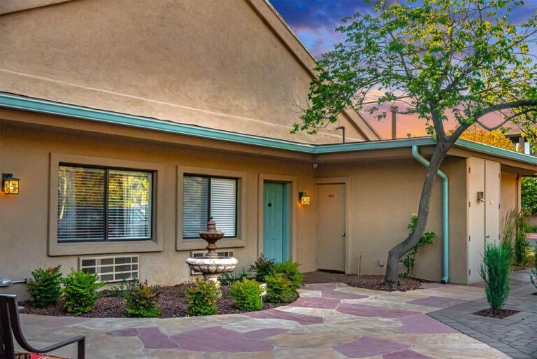 Sedona Uptown Suites Back Garden