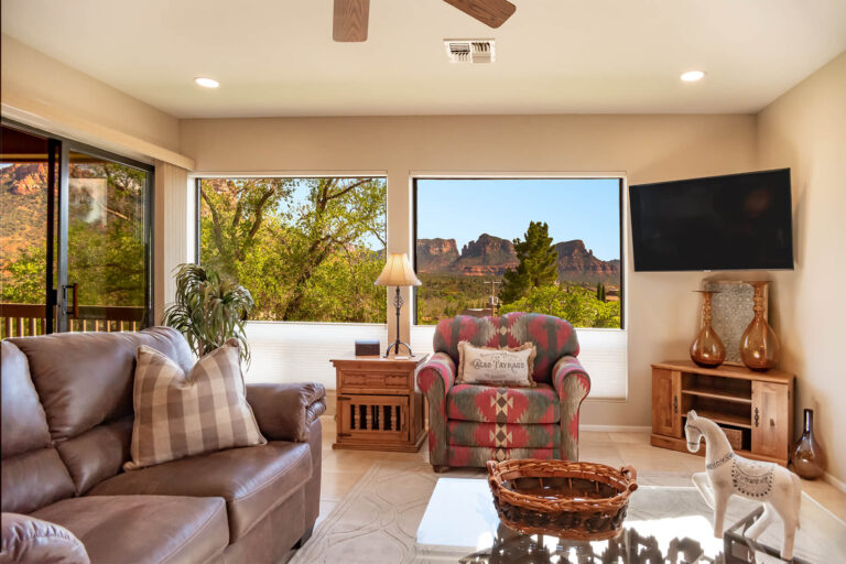uptown-view-villas-E1-LIVING-RM-VIEW_5361